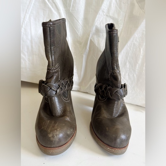 KENSIE TAUPE LEATHER BUCKLE ANKLE BOOTIE RUBBER CHUNKY HEEL 8.5 - Picture 1 of 5